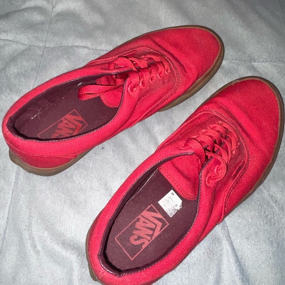 Red vans with gummy sole - Picture 2 of 4